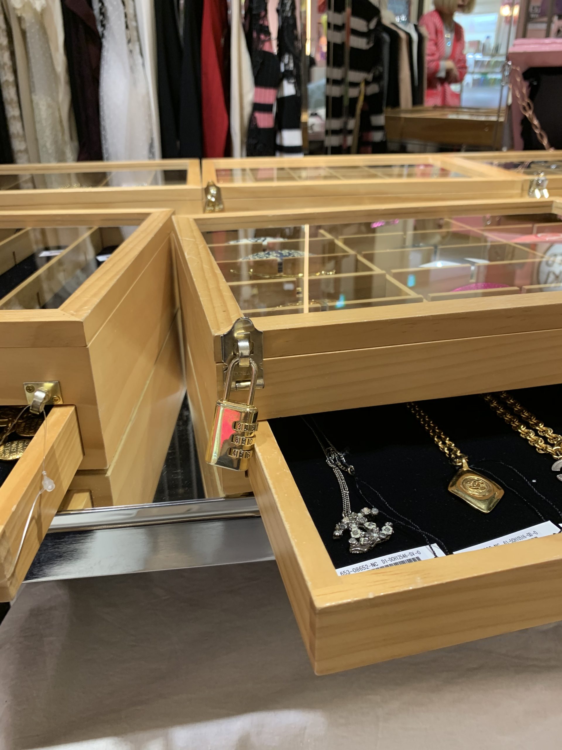 掛金　真鍮製　ディスプレイケース 店舗　商品管理