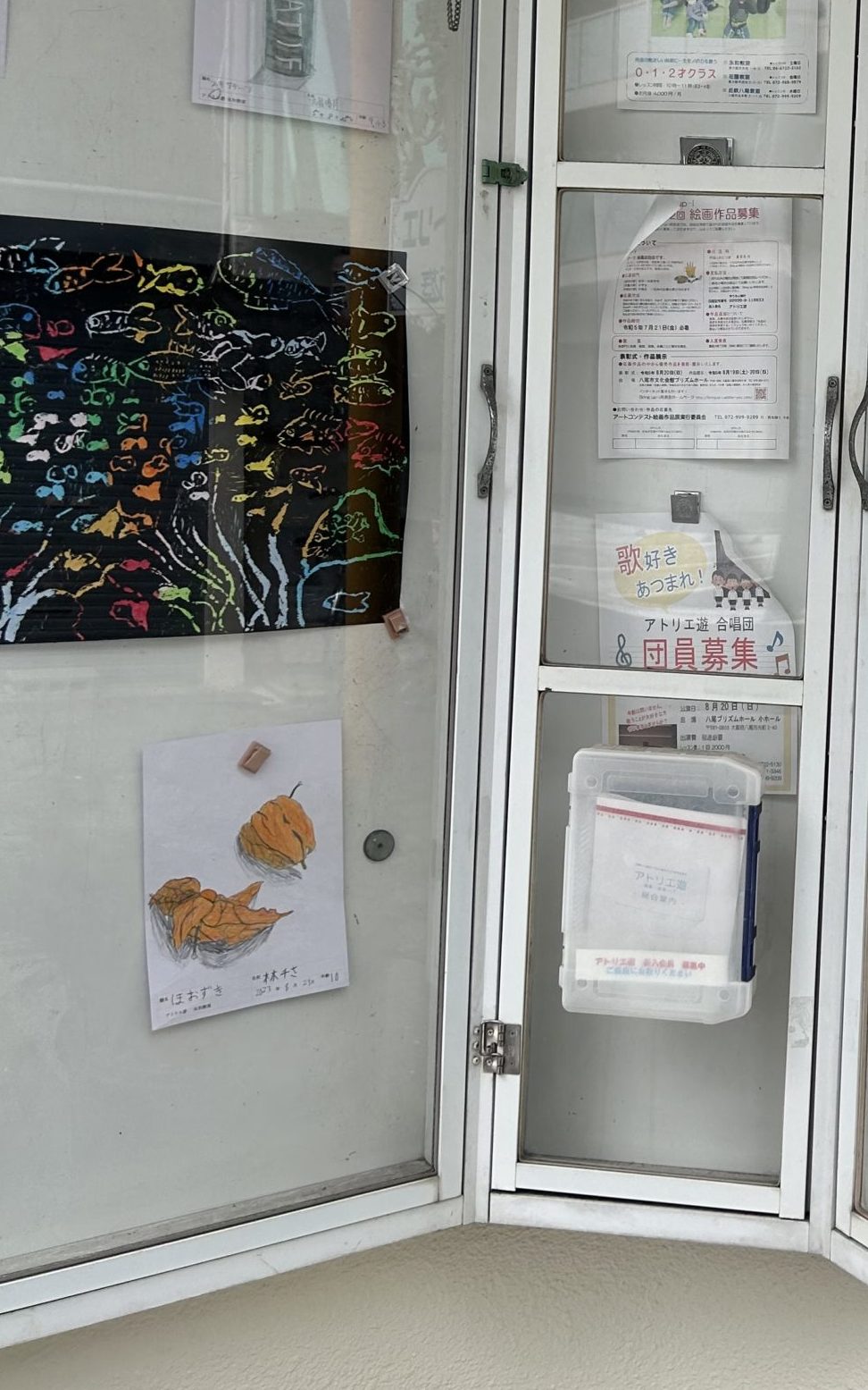 丁番掛金　連結金具 ポスター入れ　広告掲載　丁番機能