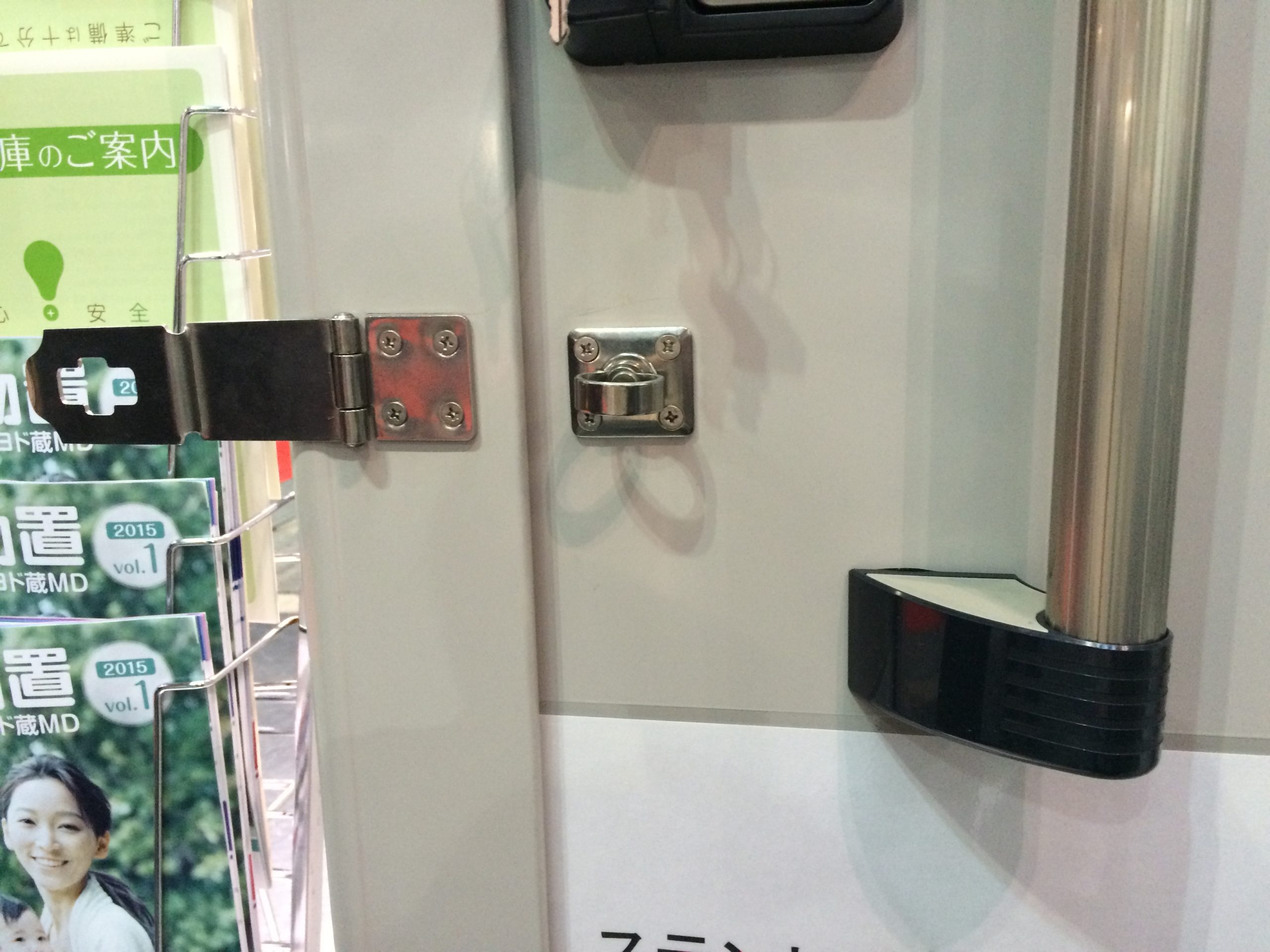 防災倉庫　家庭用物置　段差対応　ストロング掛金　オプション　鍵破損補助錠