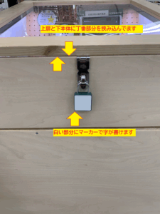 ストロング掛金　ステンレス　木製品　商品ディスプレイケース　挟み込む　防犯性向上