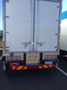 ストロングラッチ　溶接　扉開閉防止　スイッチボックス　道具入れ　トラック　ネジ穴が隠れる　左右両勝手