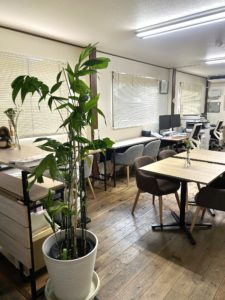 ストロング金属　事務所　オフィス改修　改善提案　カフェ　業務改善　タイミー人員増加